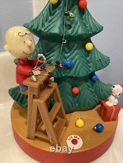 Les Arachides Animent Charlie Brown Décorant L'arbre De Noël 2015 Kurt Adler Rare