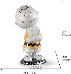 Lladró Charlie Brown Figurine. Porcelaine Charlie Brown (snoopy) Figure