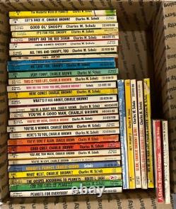 Lot de 36 livres de poche vintage Charlie Brown Snoopy Peanuts Charles M. Schulz