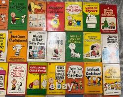 Lot de 36 livres de poche vintage Charlie Brown Snoopy Peanuts Charles M. Schulz