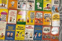 Lot de 36 livres de poche vintage Charlie Brown Snoopy Peanuts Charles M. Schulz