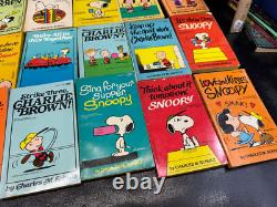 Lot de 40 livres de poche Peanuts Charlie Brown Snoopy vintage Charles M Schultz