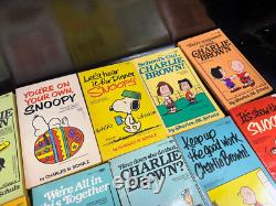 Lot de 40 livres de poche Peanuts Charlie Brown Snoopy vintage Charles M Schultz