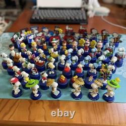 Lot de 70 mini figurines Snoopy à vendre - Woodstock, Charlie Brown et autres personnages