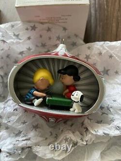 Lot de 8 décorations en forme de cacahuètes Snoopy et Charlie Brown de Hallmark