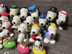 Lot de figurines Snoopy avec Charlie Brown, Woodstock, Lucy et les personnages de Peanuts en costume national