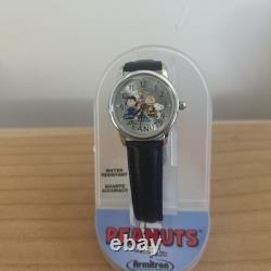 NOUVEAU Montre Armitron Peanuts Lucy, Linus, Woodstock, Charlie Brown et Snoopy Rare