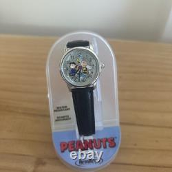 NOUVEAU Montre Armitron Peanuts Lucy, Linus, Woodstock, Charlie Brown et Snoopy Rare