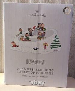 NOUVELLE Tablette de traîneau PEANUTS Hallmark avec mouvement et son Snoopy Charlie Brown Lucy