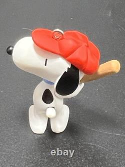 Ornement Souvenir Hallmark 1999 Prêt à frapper ! Ensemble de 2 Charlie Brown et Snoopy