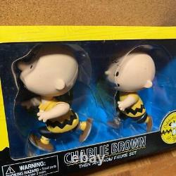 PEANUTS SNOOPY DARK HORSE DELUXE 60e anniversaire modèle de Charlie Brown Figure  <br/>
	<br/>   (Note: 'Figure' may also be translated as 'figurine' in this context)