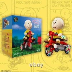 Peanuts Charlie Brown (T-shirt Jaune Tricycle Rouge) Super Cycles Vinyle PRÉCOMMANDER