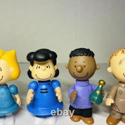 Peanuts Gang Usf Figurines Incluant Rare Snoopy Porter Des Moutons Veste & Chapeau