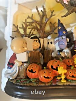 Peanuts Halloween Bienvenue Grande Citrouille Statue Éclairée Danbury Mint SNOOPY