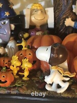 Peanuts Halloween Bienvenue Grande Citrouille Statue Éclairée Danbury Mint SNOOPY