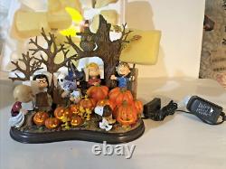 Peanuts Halloween Bienvenue Grande Citrouille Statue Éclairée Danbury Mint SNOOPY
