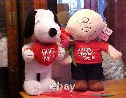 Peanuts/Snoopy & Charlie Brown Serre-Moi CVS Peluche de la Saint-Valentin Debout de 21 pouces