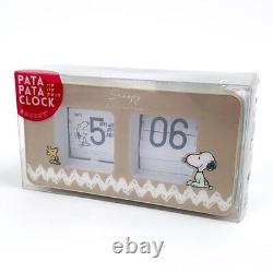 Peanuts Snoopy Flip Clock Beige Patapata Clock 9.3cm×17.6cm×6.9cm Travail Sur Le Terrain Nouveau