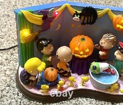 Peanuts The Danbury Mint Halloween Party Light Up Statue Figurine Charlie Brown
