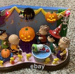 Peanuts The Danbury Mint Halloween Party Light Up Statue Figurine Charlie Brown