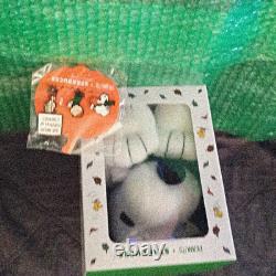 Peluche chien Snoopy Peanuts Starbucks, blanc/noir, en polyester, en boîte