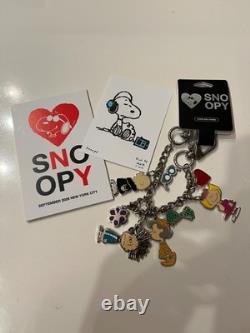 Porte-clés breloque en métal édition limitée Snoopy In Style NYC 2026 et 2 impressions