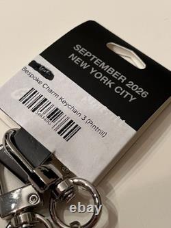 Porte-clés breloque en métal édition limitée Snoopy In Style NYC 2026 et 2 impressions