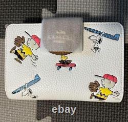 Portefeuille en cuir bi-fold blanc COACH x PEANUTS Snoopy Charlie Brown C4899 Outlet