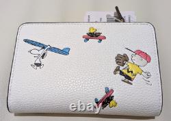 Portefeuille zippé d’angle moyen NWT Coach x Peanuts Snoopy Charlie Brown C4899 blanc