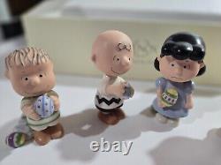 RARE C'est le Beagle de Pâques Charlie Brown Peanuts Ensemble de 5 Figurines Neuf dans la Boîte COA