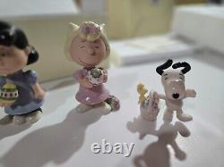 RARE C'est le Beagle de Pâques Charlie Brown Peanuts Ensemble de 5 Figurines Neuf dans la Boîte COA