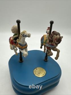 SNOOPY & Charlie Brown BOÎTE À MUSIQUE EN CÉRAMIQUE CARROUSEL WILLITTS 2 CHEVAUX VINTAGE 1988