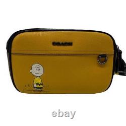 Sac à bandoulière Auth Coach en cuir jaune collaboration Snoopy Charlie Brown