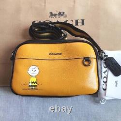 Sac à épaule Coach Snoopy en collaboration avec Charlie Brown nouveau 2309R