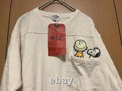 Salopette en denim avec étiquette Snoopy et t-shirt à manches courtes T 02 Charlie Brown