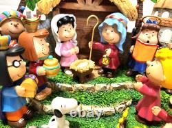 Scène de Nativité de Noël en Cacahuète Danbury Mint 2007 Snoopy Charlie Brown et la bande
