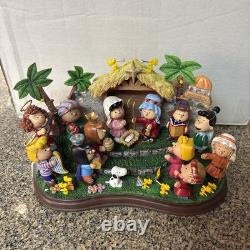 Scène de la crèche de Noël Snoopy et Charlie Brown Peanuts de Danbury Mint