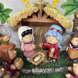 Scène de la crèche de Noël Snoopy et Charlie Brown Peanuts de Danbury Mint
