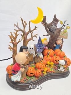 Sculpture lumineuse 'Bienvenue, Grande Citrouille' de la bande des Peanuts par Danbury Mint, fonctionne, avec boîte