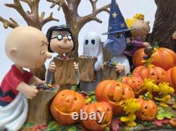 Sculpture lumineuse 'Bienvenue, Grande Citrouille' de la bande des Peanuts par Danbury Mint, fonctionne, avec boîte