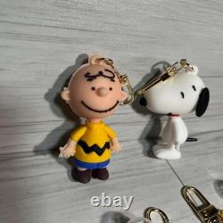 Set de porte-clés en acrylique Snoopy Charlie Brown 13 pièces Personnages Peanuts en plastique Nouveau