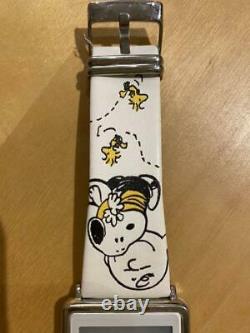 Snoopy Epson Smart Canvas Peanuts Charlie Brown Beagle Hug Montre De Poignet Numérique