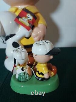 Snoopy Hugging Charlie Brown Westland Cookie Jar W / Magnétique S & P