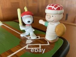 Snoopy Peanuts Charlie Brown Willitts Figurines de baseball vintage avec terrain 1988