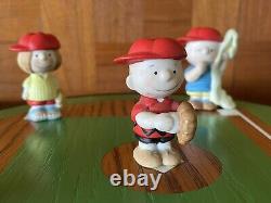 Snoopy Peanuts Charlie Brown Willitts Figurines de baseball vintage avec terrain 1988