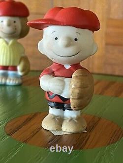 Snoopy Peanuts Charlie Brown Willitts Figurines de baseball vintage avec terrain 1988