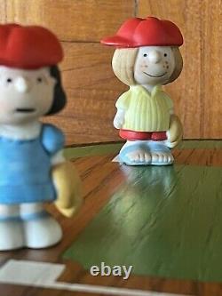 Snoopy Peanuts Charlie Brown Willitts Figurines de baseball vintage avec terrain 1988