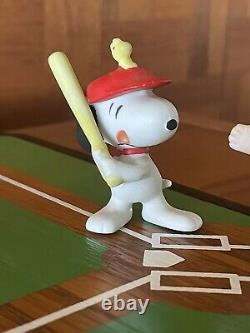 Snoopy Peanuts Charlie Brown Willitts Figurines de baseball vintage avec terrain 1988