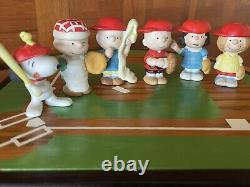 Snoopy Peanuts Charlie Brown Willitts Figurines de baseball vintage avec terrain 1988