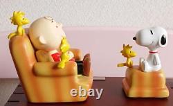 Sunhingtoys Snoopy Et Charlie Brown Figurine Dans Une Boîte En Bois